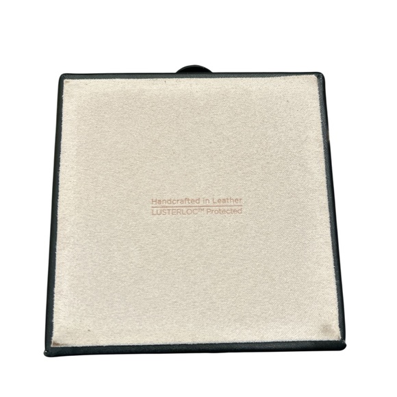 Mejuri Small Jewelry Box Organizer in Black And Cream Anti Tarnish Microsuede - Picture 5 of 8